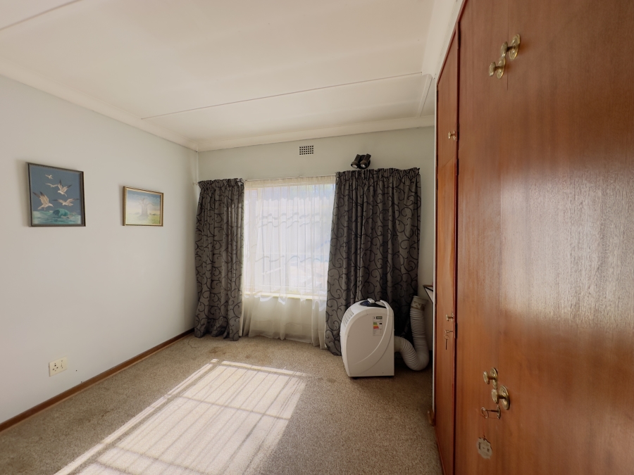 5 Bedroom Property for Sale in Parkhill Gardens Gauteng