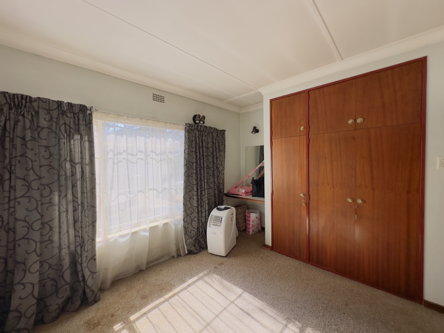 5 Bedroom Property for Sale in Parkhill Gardens Gauteng