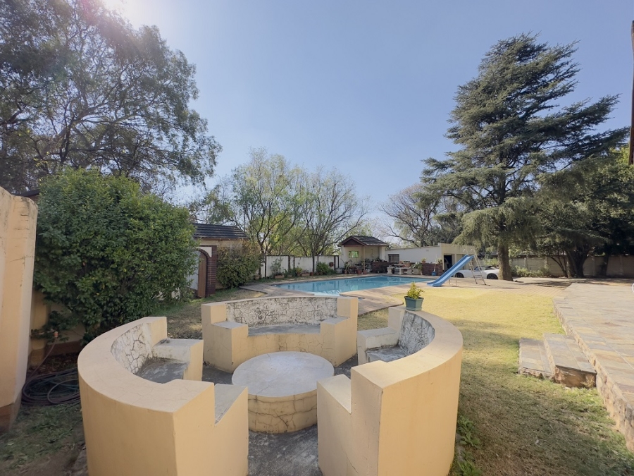 5 Bedroom Property for Sale in Parkhill Gardens Gauteng