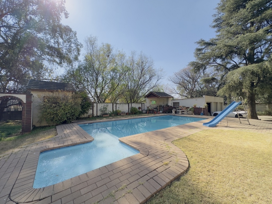 5 Bedroom Property for Sale in Parkhill Gardens Gauteng
