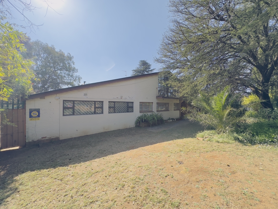 5 Bedroom Property for Sale in Parkhill Gardens Gauteng