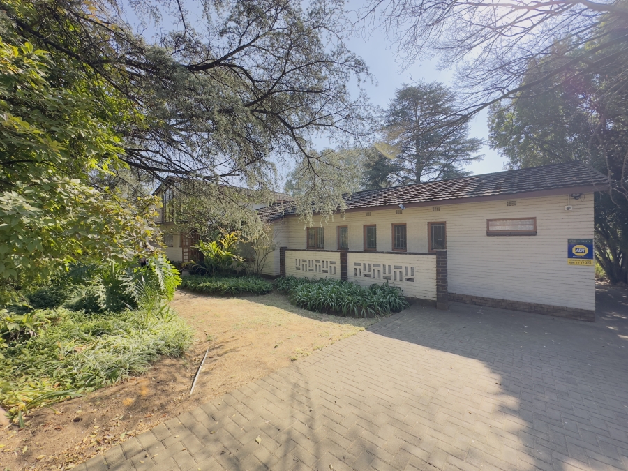 5 Bedroom Property for Sale in Parkhill Gardens Gauteng
