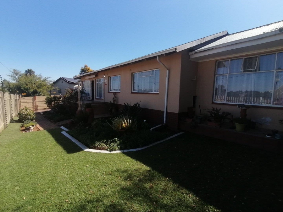 4 Bedroom Property for Sale in Quellerie Park Gauteng