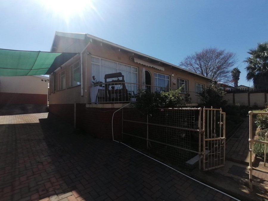 4 Bedroom Property for Sale in Quellerie Park Gauteng
