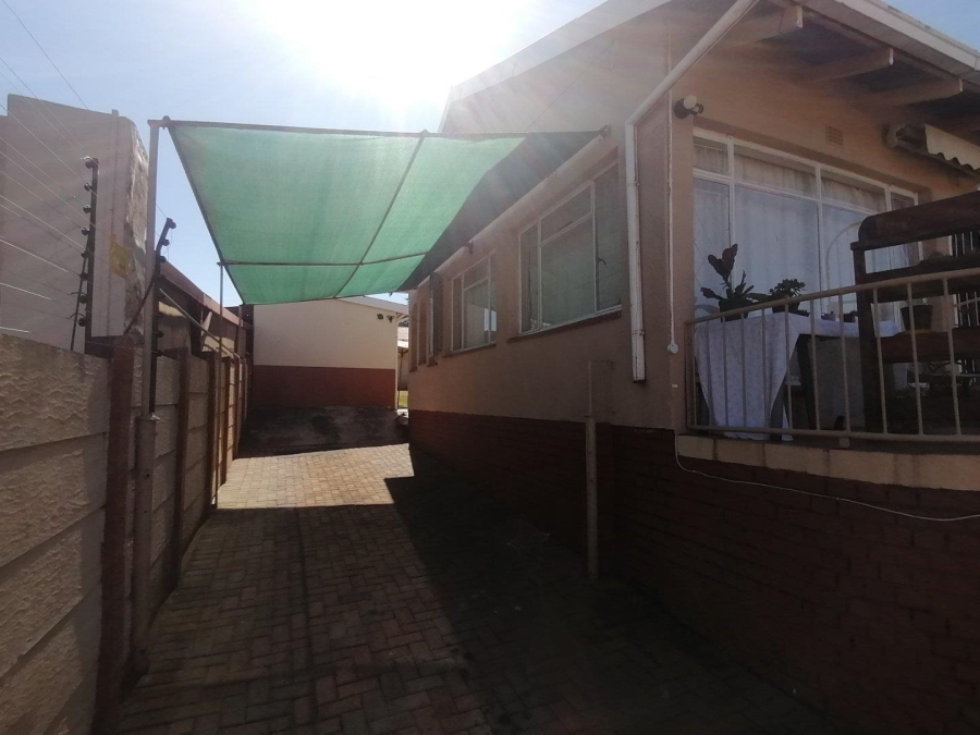 4 Bedroom Property for Sale in Quellerie Park Gauteng