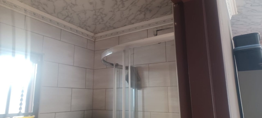 2 Bedroom Property for Sale in Etwatwa Gauteng