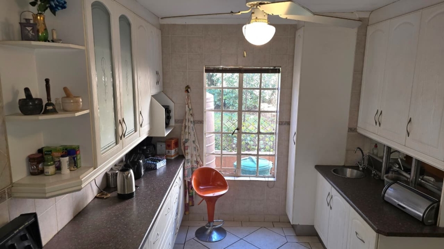 5 Bedroom Property for Sale in Eldoraigne Gauteng