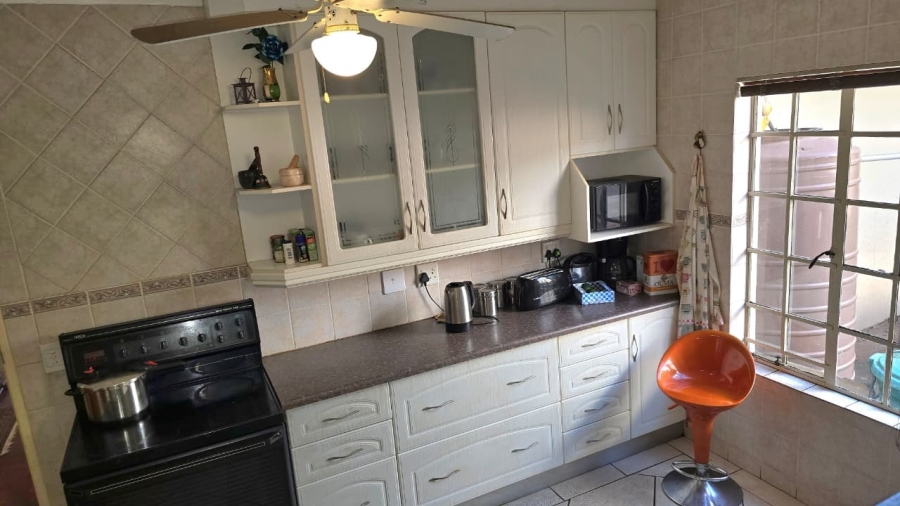 5 Bedroom Property for Sale in Eldoraigne Gauteng