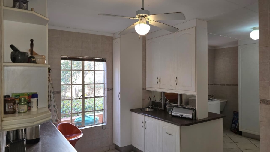 5 Bedroom Property for Sale in Eldoraigne Gauteng