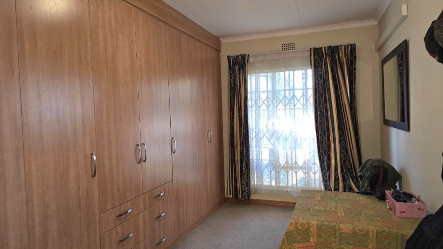 5 Bedroom Property for Sale in Eldoraigne Gauteng