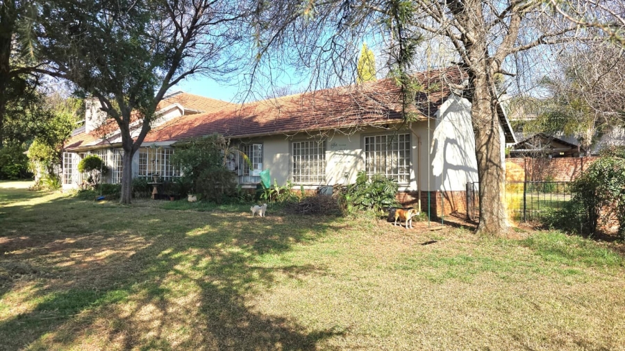 5 Bedroom Property for Sale in Eldoraigne Gauteng