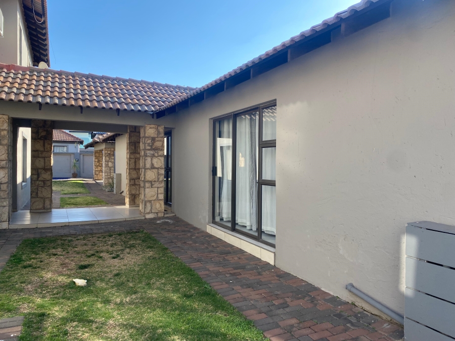 4 Bedroom Property for Sale in Helderwyk Gauteng
