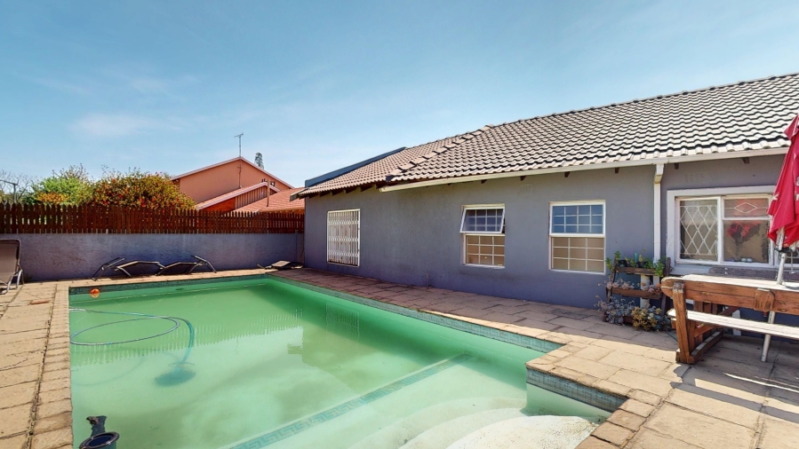 4 Bedroom Property for Sale in Witfield Gauteng