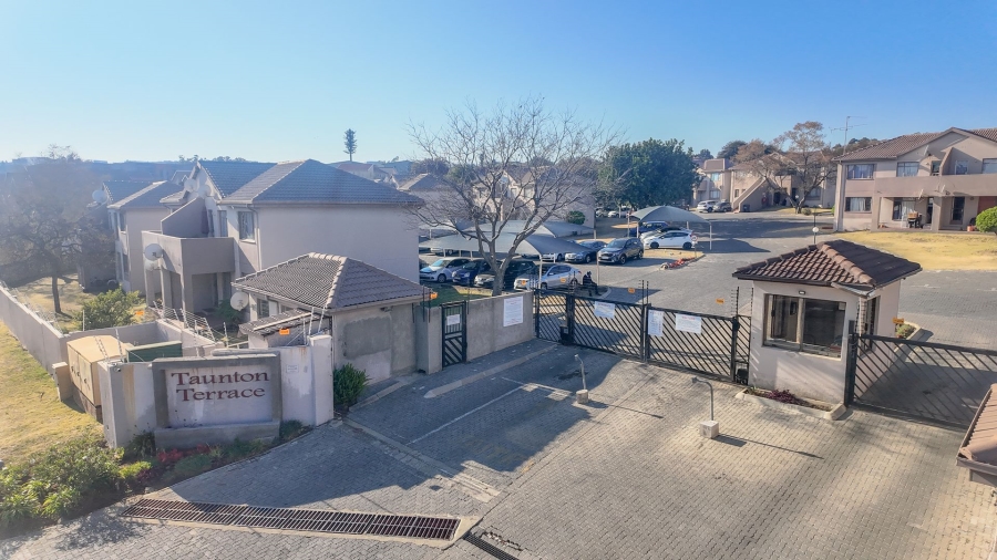 2 Bedroom Property for Sale in Vorna Valley Gauteng