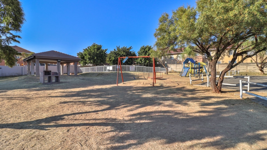 2 Bedroom Property for Sale in Vorna Valley Gauteng