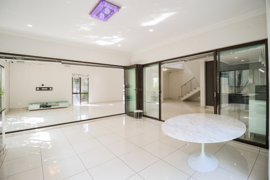 To Let 3 Bedroom Property for Rent in Sandown Gauteng