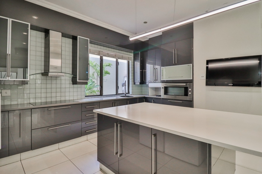 To Let 3 Bedroom Property for Rent in Sandown Gauteng
