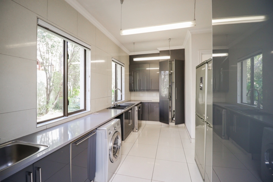 To Let 3 Bedroom Property for Rent in Sandown Gauteng