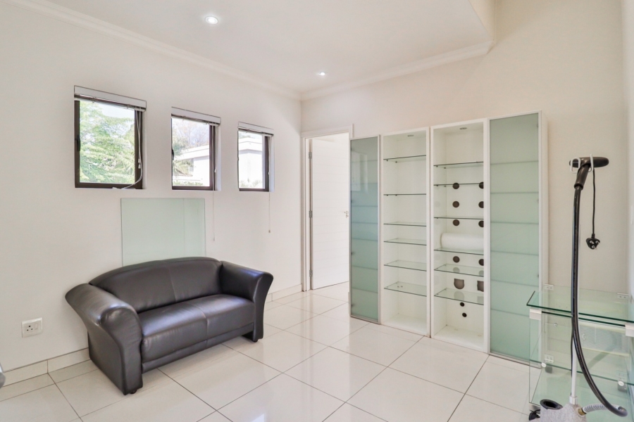 To Let 3 Bedroom Property for Rent in Sandown Gauteng