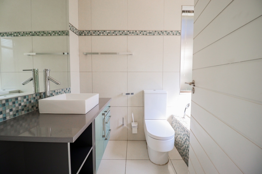 To Let 3 Bedroom Property for Rent in Sandown Gauteng