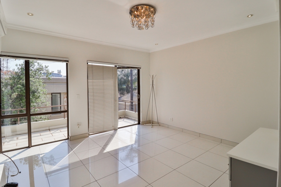To Let 3 Bedroom Property for Rent in Sandown Gauteng