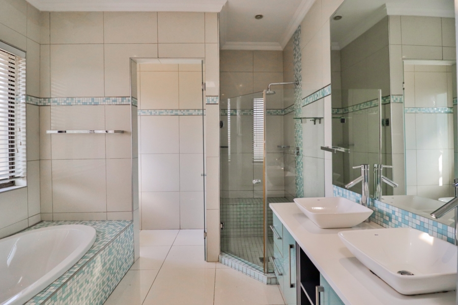 To Let 3 Bedroom Property for Rent in Sandown Gauteng