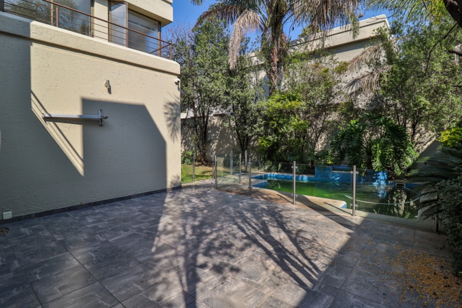 To Let 3 Bedroom Property for Rent in Sandown Gauteng