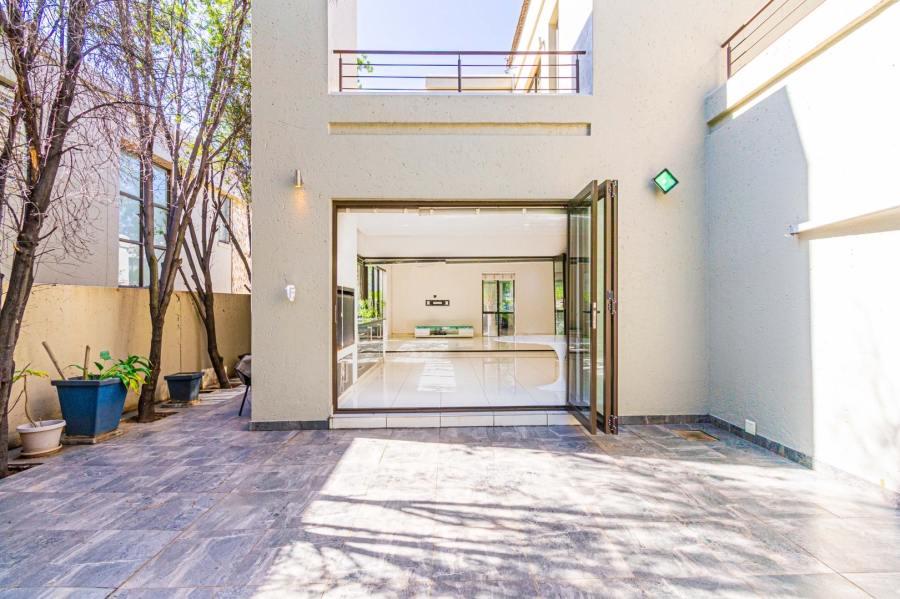 To Let 3 Bedroom Property for Rent in Sandown Gauteng