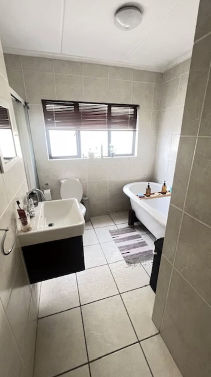 2 Bedroom Property for Sale in Sunninghill Gauteng