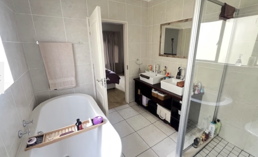 2 Bedroom Property for Sale in Sunninghill Gauteng
