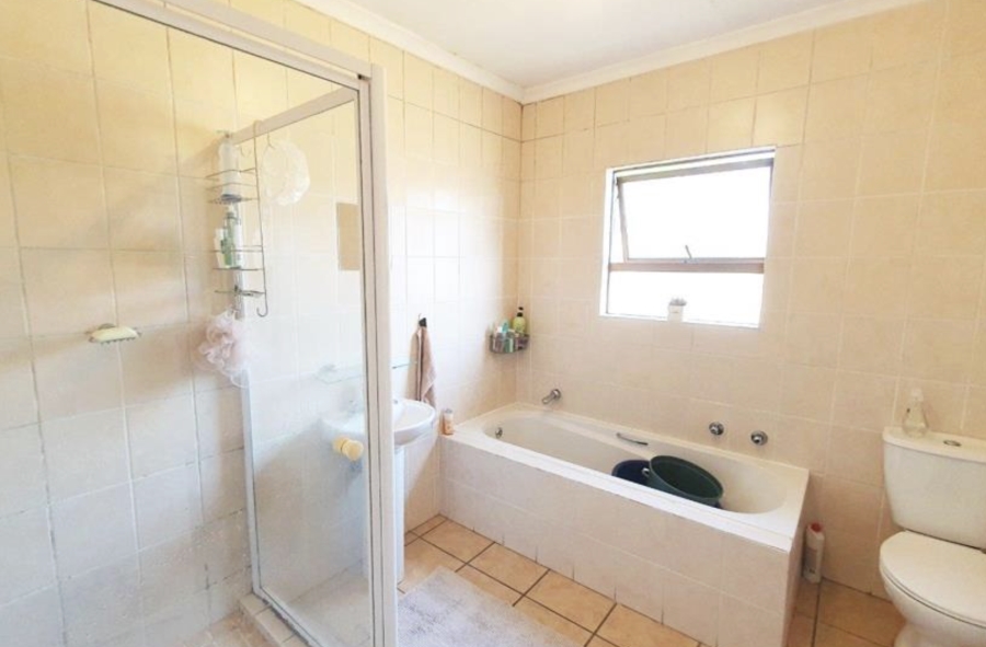 2 Bedroom Property for Sale in Buccleuch Gauteng
