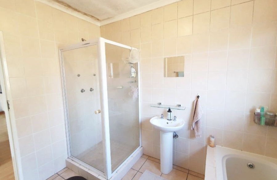 2 Bedroom Property for Sale in Buccleuch Gauteng