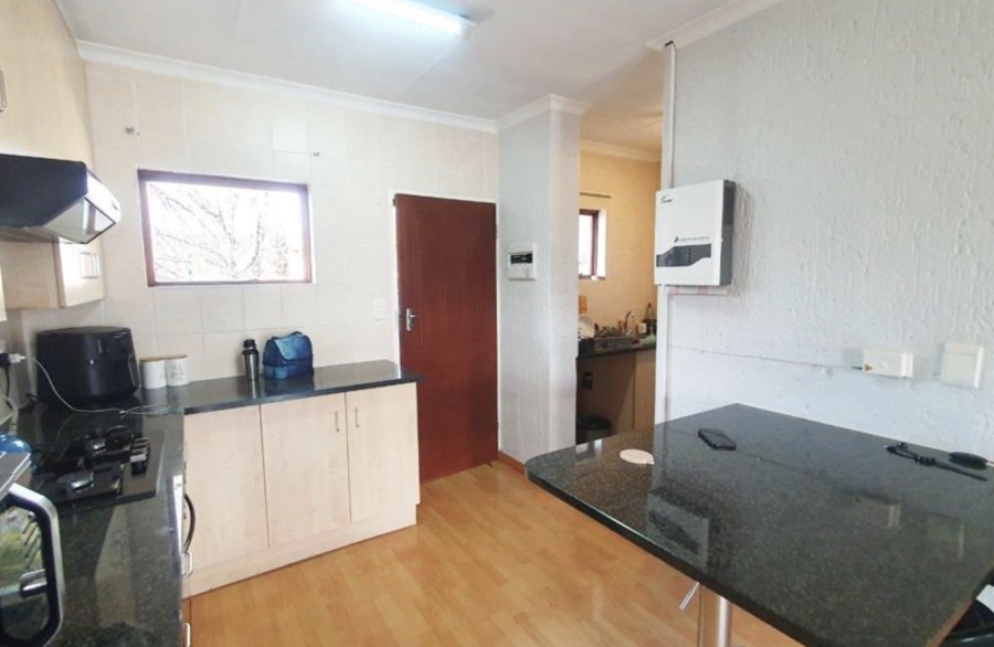 2 Bedroom Property for Sale in Buccleuch Gauteng