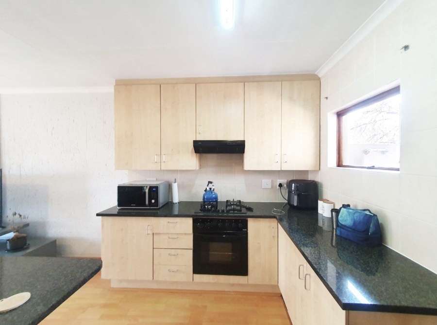 2 Bedroom Property for Sale in Buccleuch Gauteng