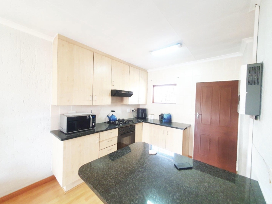 2 Bedroom Property for Sale in Buccleuch Gauteng