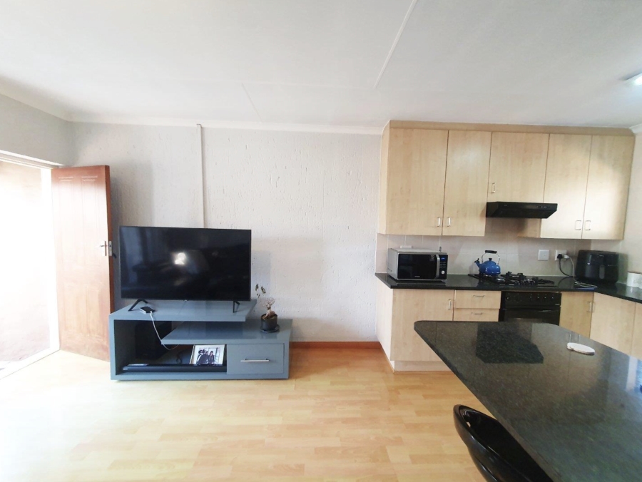 2 Bedroom Property for Sale in Buccleuch Gauteng