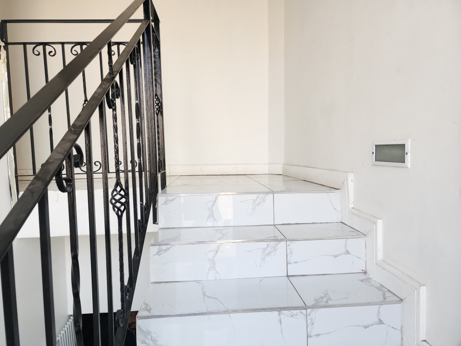 To Let 1 Bedroom Property for Rent in Fourways Gauteng