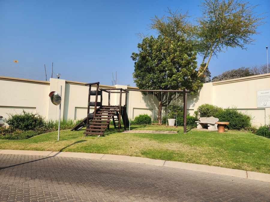 To Let 1 Bedroom Property for Rent in Fourways Gauteng