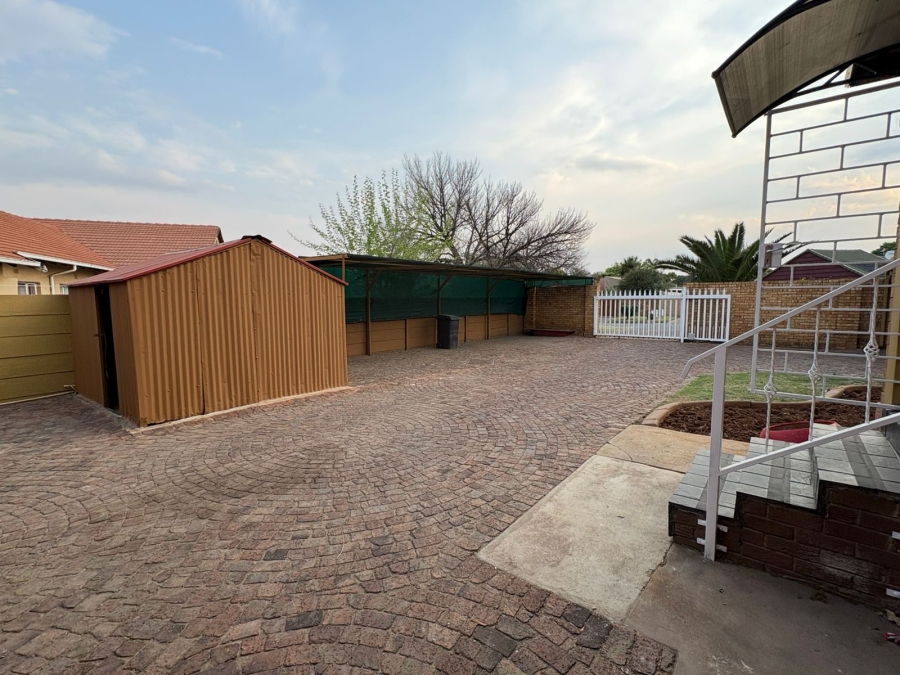 4 Bedroom Property for Sale in Dalpark Gauteng