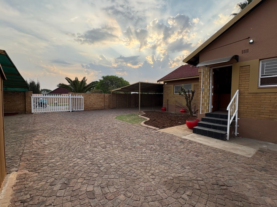 4 Bedroom Property for Sale in Dalpark Gauteng
