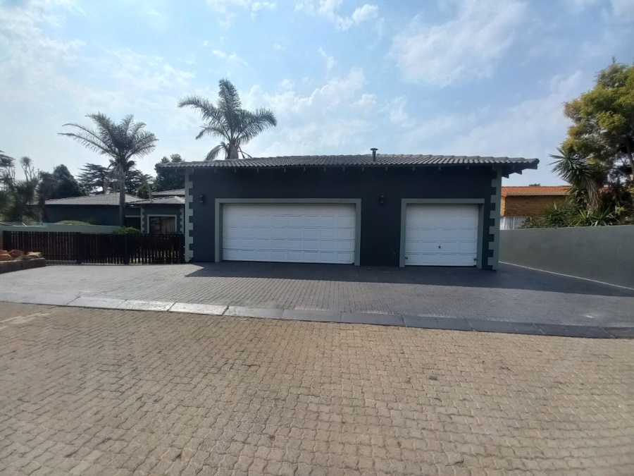 3 Bedroom Property for Sale in Sonneveld Gauteng