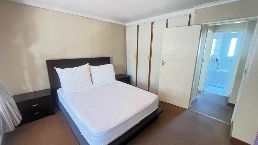 2 Bedroom Property for Sale in Sunninghill Gauteng
