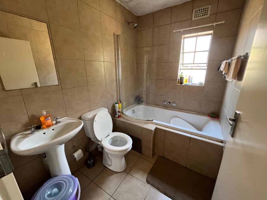 2 Bedroom Property for Sale in Erand Gardens Gauteng