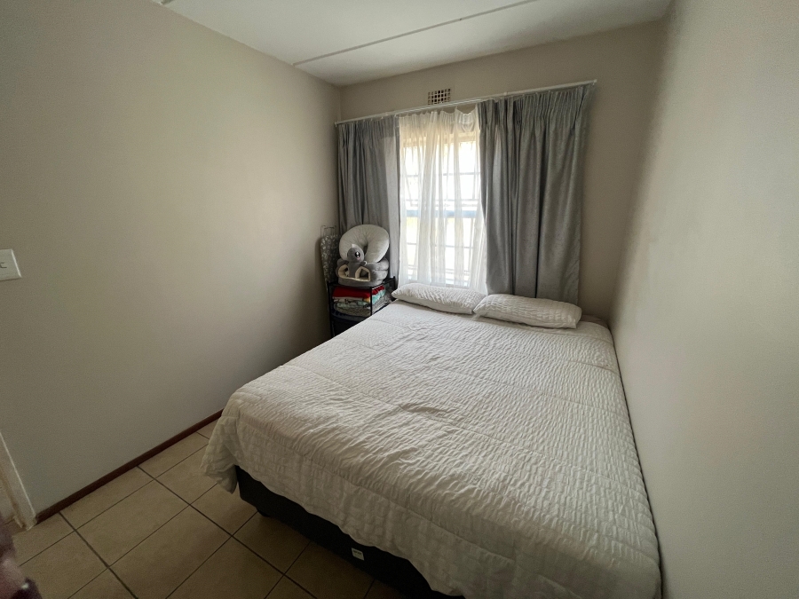 2 Bedroom Property for Sale in Erand Gardens Gauteng