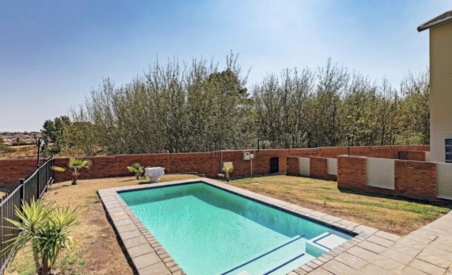 2 Bedroom Property for Sale in Kyalami Hills Gauteng