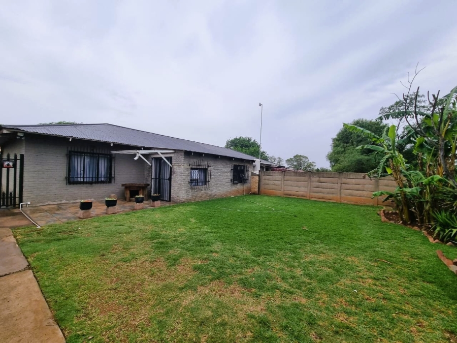 4 Bedroom Property for Sale in Vanderbijlpark Cw 6 Gauteng