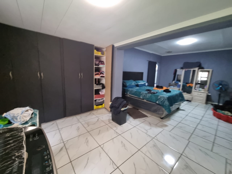 4 Bedroom Property for Sale in Vanderbijlpark Cw 6 Gauteng