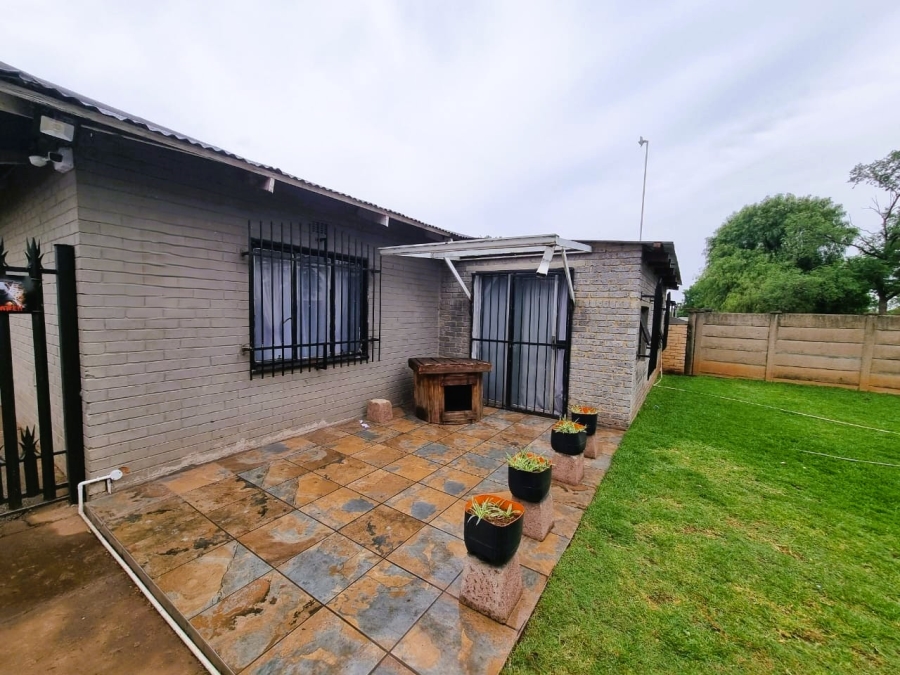4 Bedroom Property for Sale in Vanderbijlpark Cw 6 Gauteng