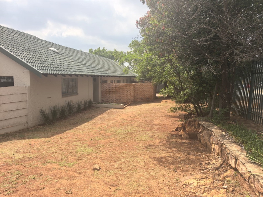 5 Bedroom Property for Sale in Wilro Park Gauteng
