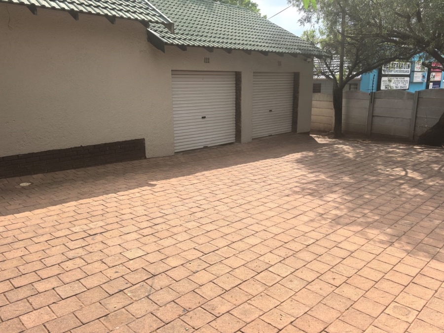 5 Bedroom Property for Sale in Wilro Park Gauteng